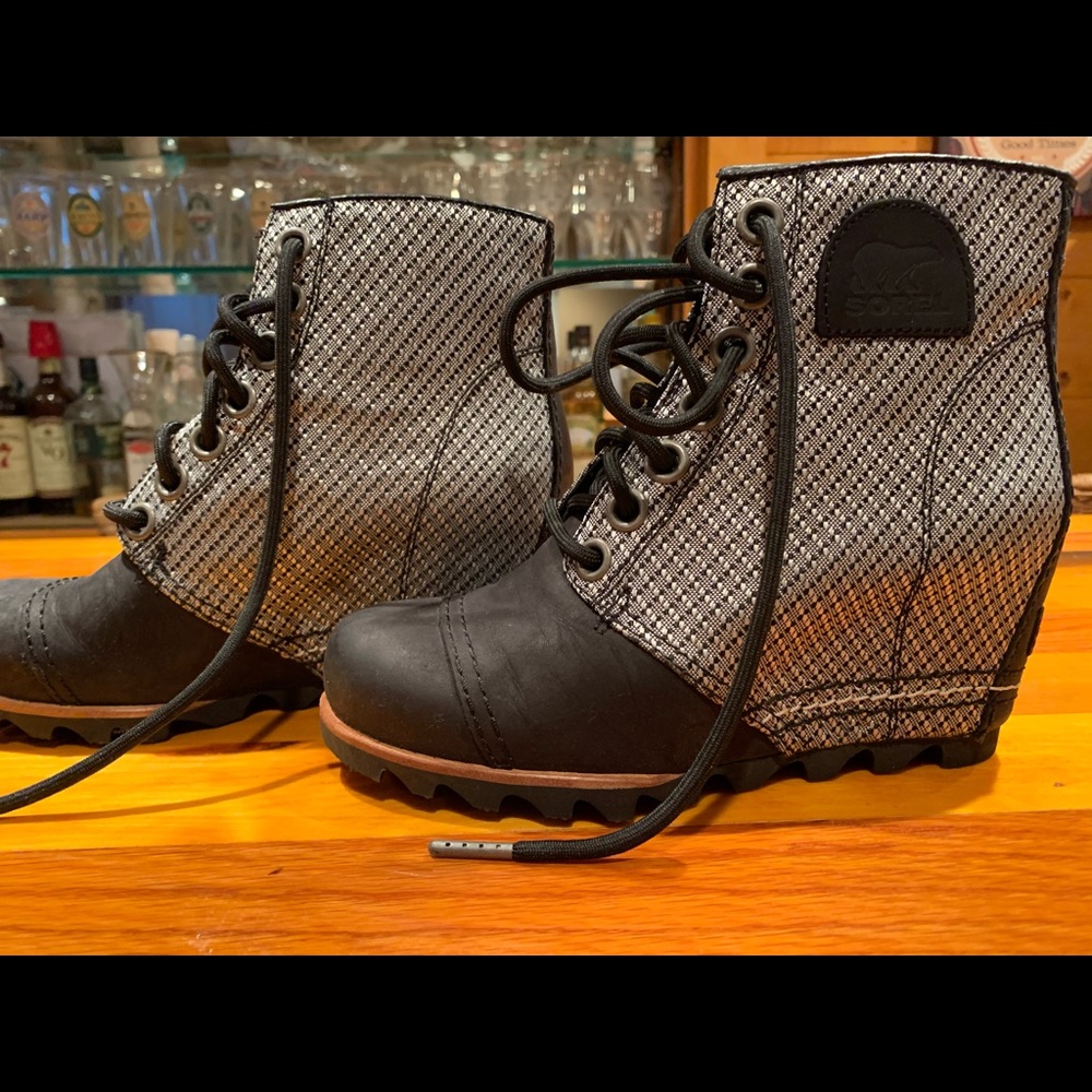 Sorel Wedge Boots size 5.5